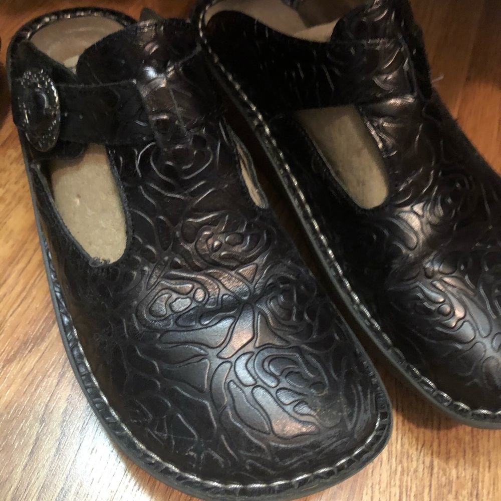 Nursing shoes